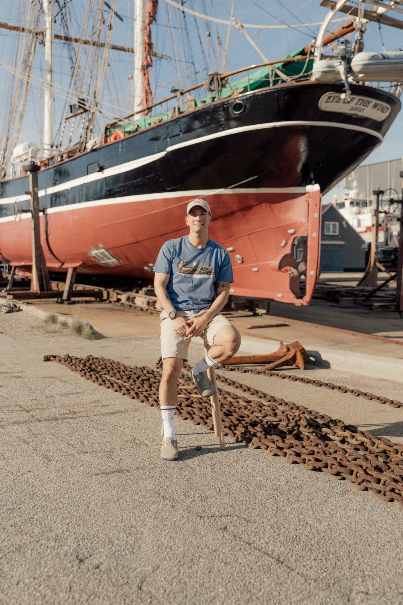 LAKOR An Otter Vacation T-shirt T-Shirt Bering Sea