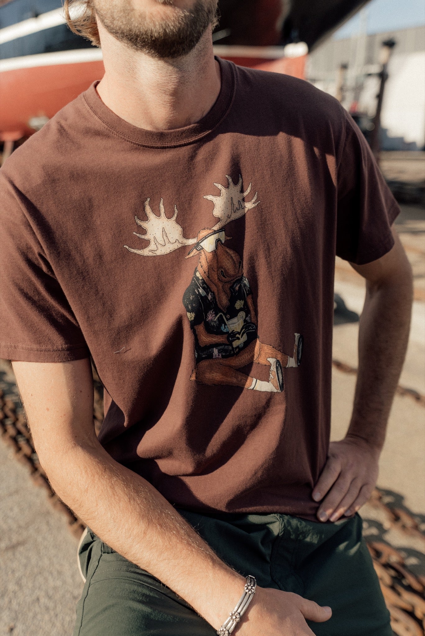 Booze Moose T-shirt - Chicory Coffee - Med Print | LAKOR