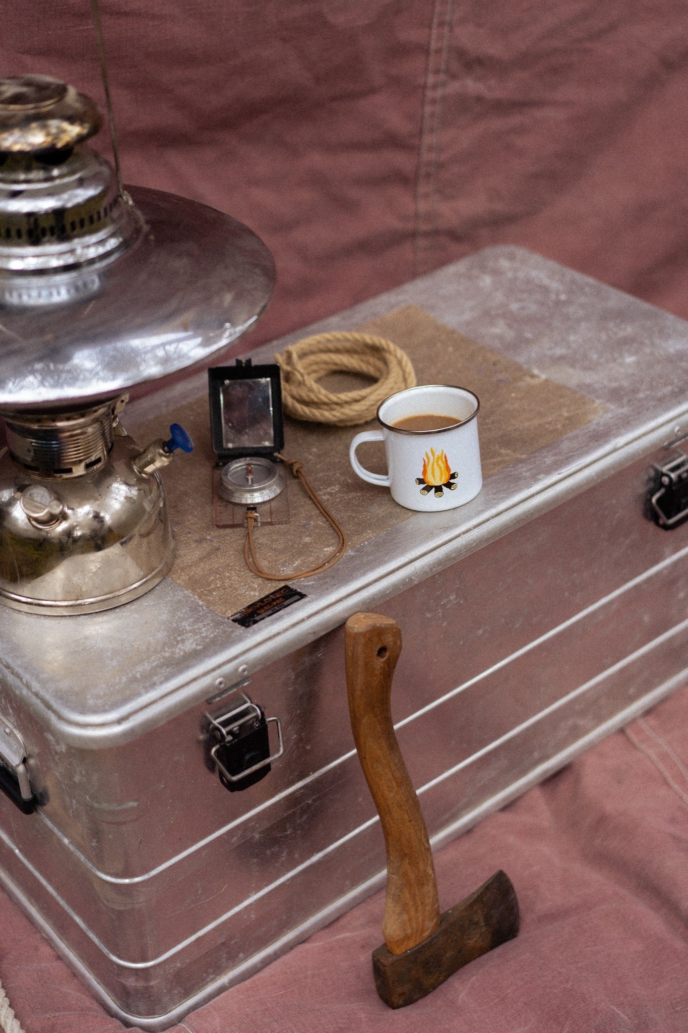 LAKOR Campfire Emaljekrus Mug White