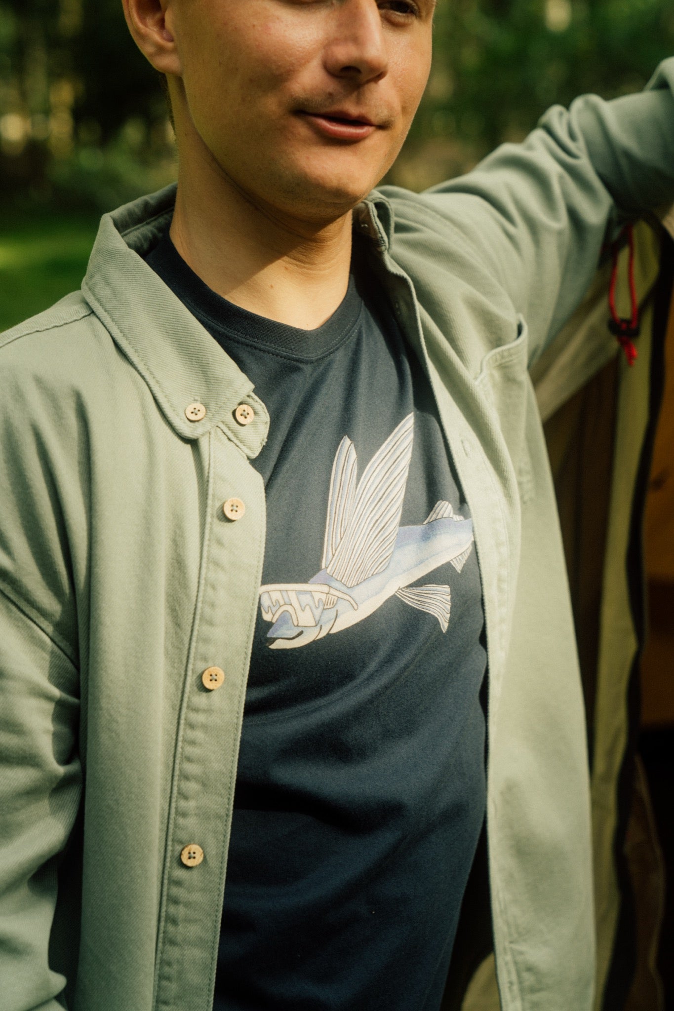 LAKOR Fly Fish T-shirt T-Shirt Blueberry