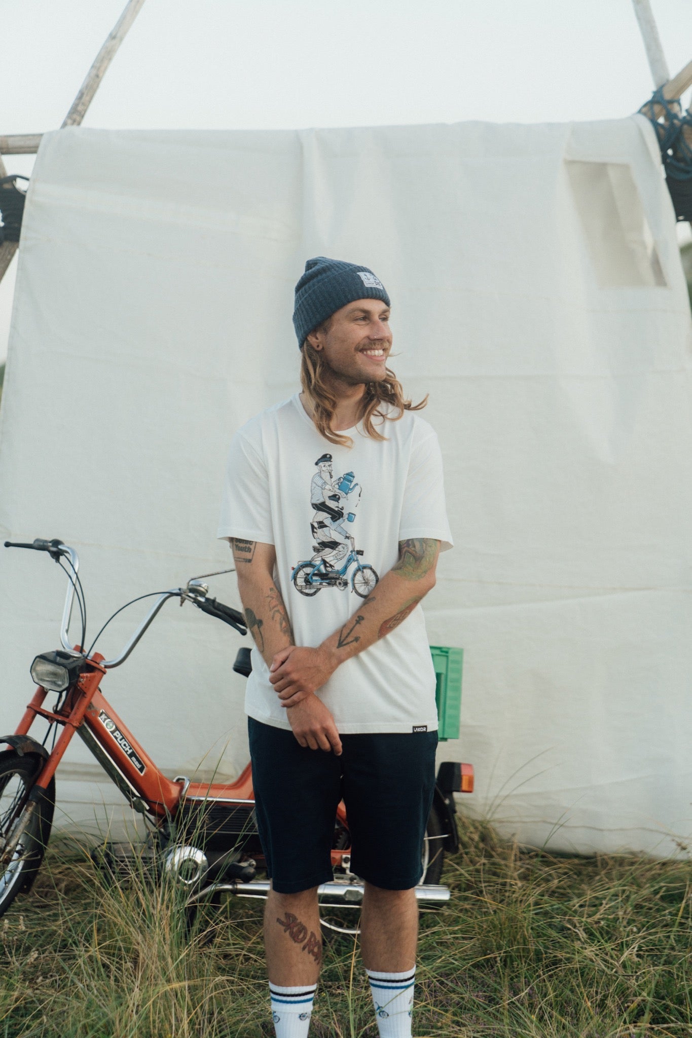 LAKOR Hitching A Ride T-shirt T-Shirt Star White