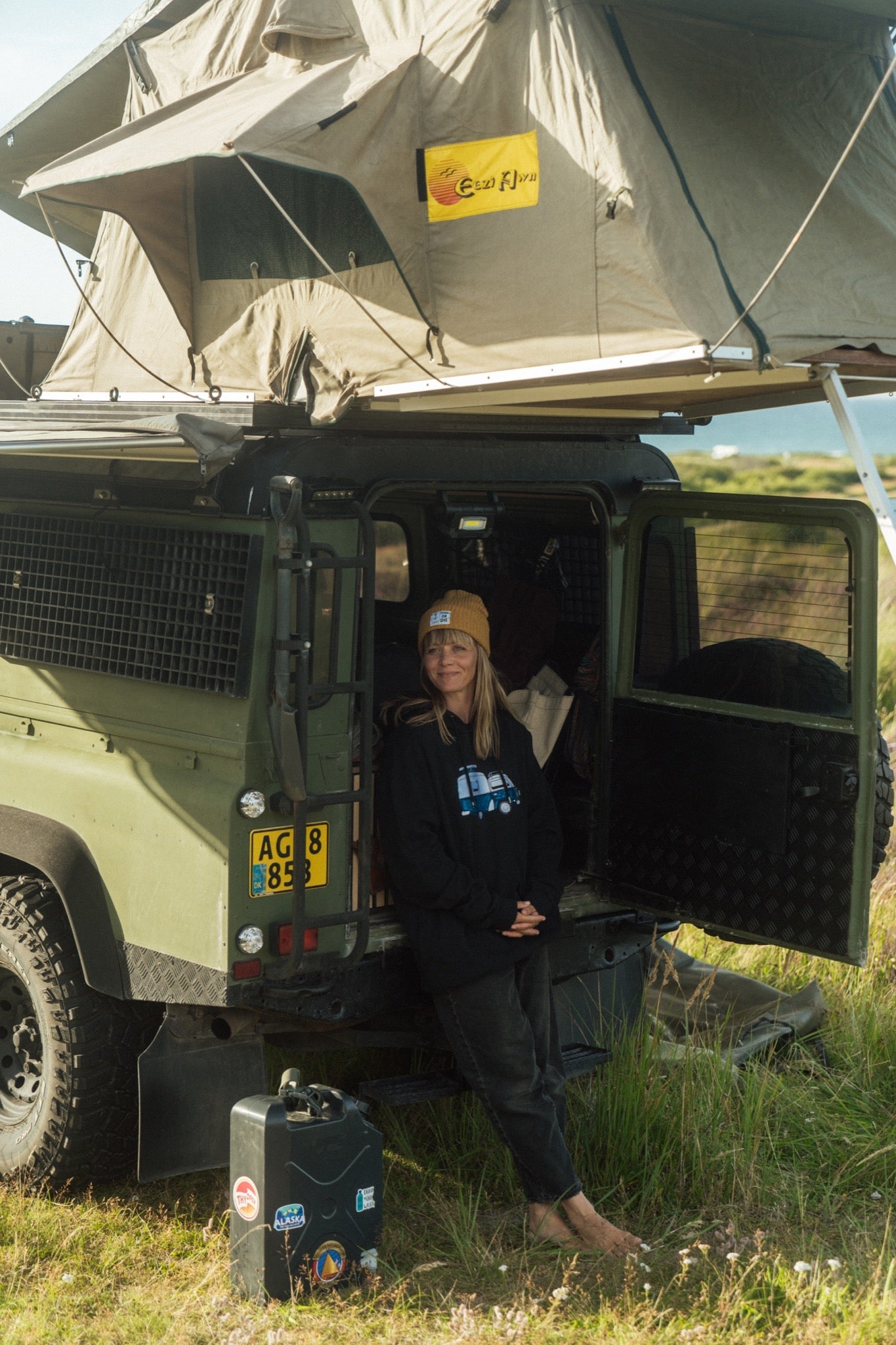 LAKOR Ocean Camper Hoodie Sweatshirt Moonless Night