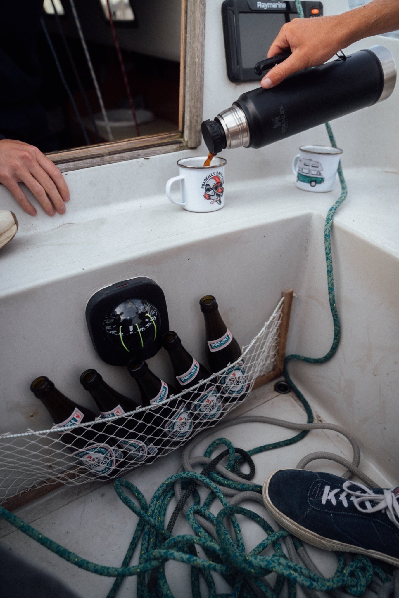 LAKOR Roadkills' Race Club Emaljekrus Mug White