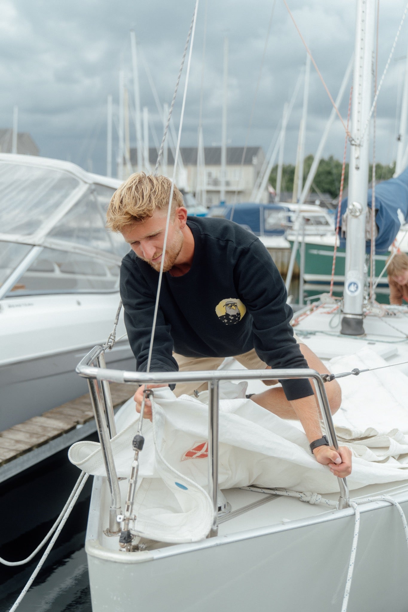 LAKOR Sunshine Seagull Crewneck Sweatshirt Moonless Night